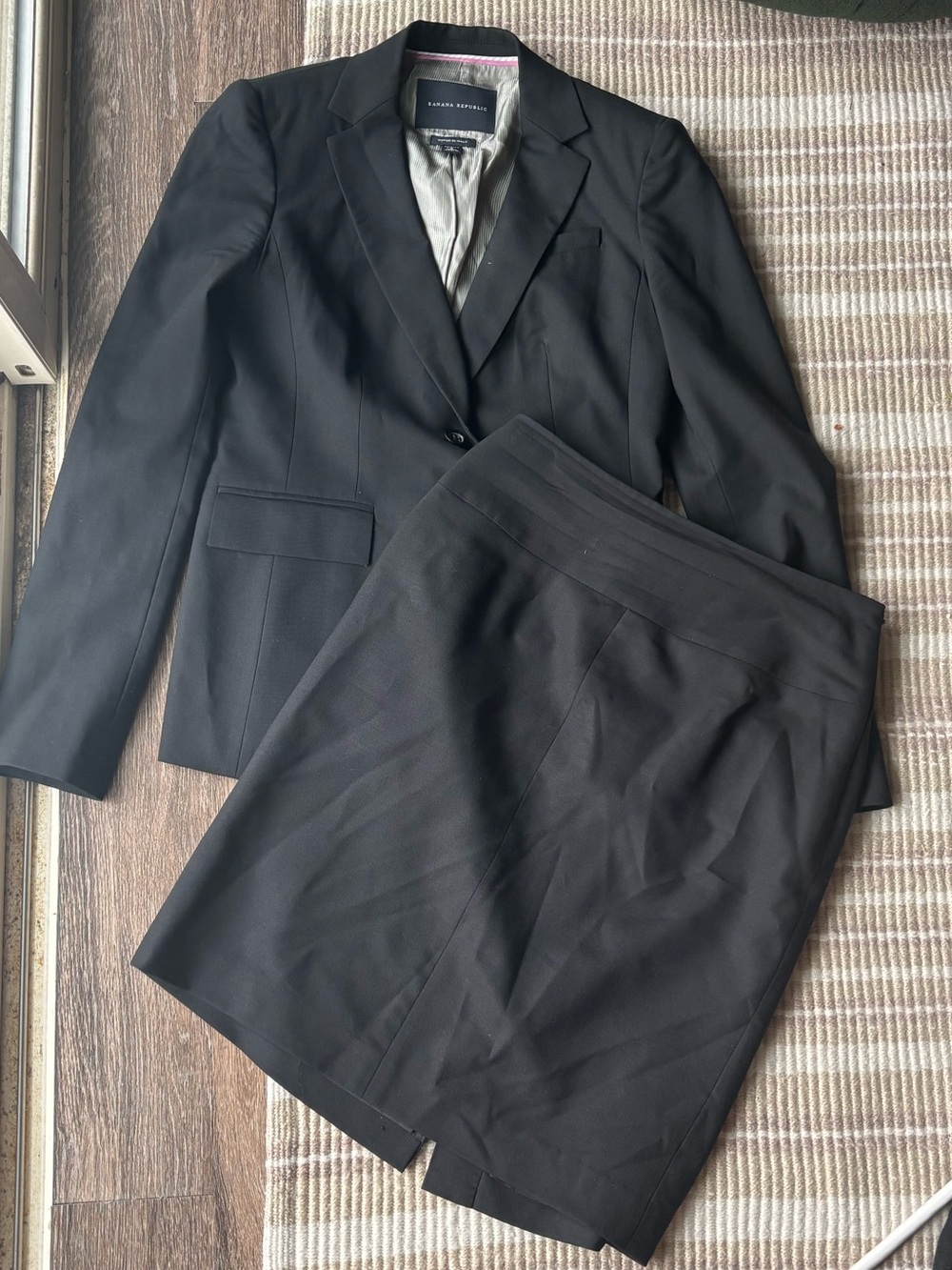 Banana Republic Black Women's Two-Piece Suit - Blazer & Skirt